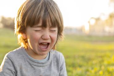 Provi frustrazione e ti senti un pessimo genitore quando tuo figlio si arrabbia perché gli dici di NO? E’ assolutamente normale