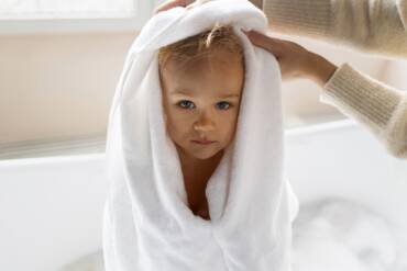 E se la protesta di tuo figlio non fosse un capriccio? 5 strategie utili per invogliare il tuo bambino a lavarsi i capelli