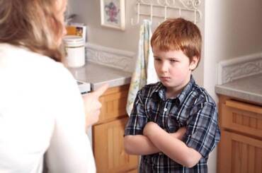 Il vero motivo (che nessuno ti ha detto) per cui il tuo bambino di 9 anni ti risponde male