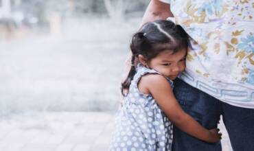Come gestire l’ansia da separazione di tua figlia: 6 suggerimenti da provare